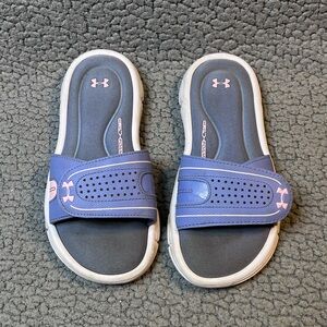 Under Armour Ignite Vlll Girls Slides Size 2Y Purple And Pink